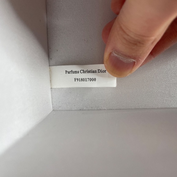 Christian Dior Parfums White Faux Leather "D" Charm Empty Storage Gift Box - Picture 15 of 16